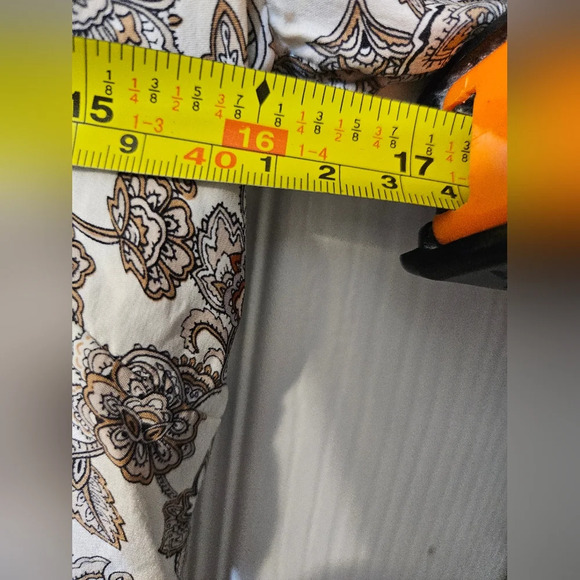 FRAME '70s Ruffle Silk Top in Off White Multi - Picture 6 of 9